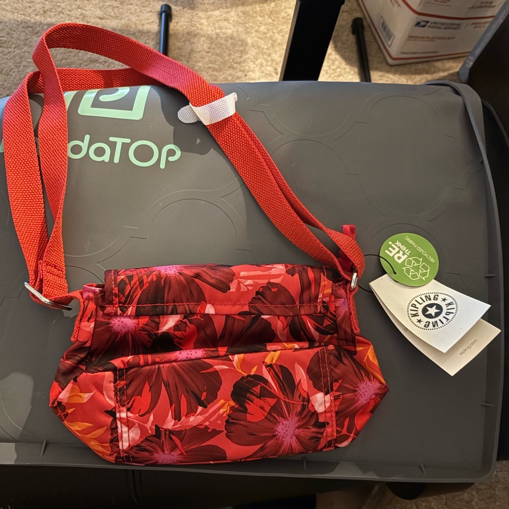 NWT kippling floral‎ red crossbody